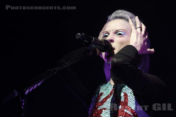 ST VINCENT - 2014-10-31 - PARIS - Grande Halle de La Villette - 